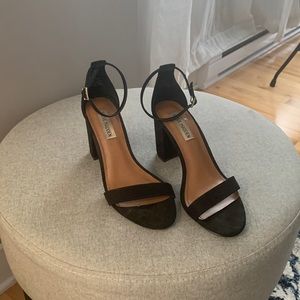 Size 8 Steve Madden bloc heel sandals